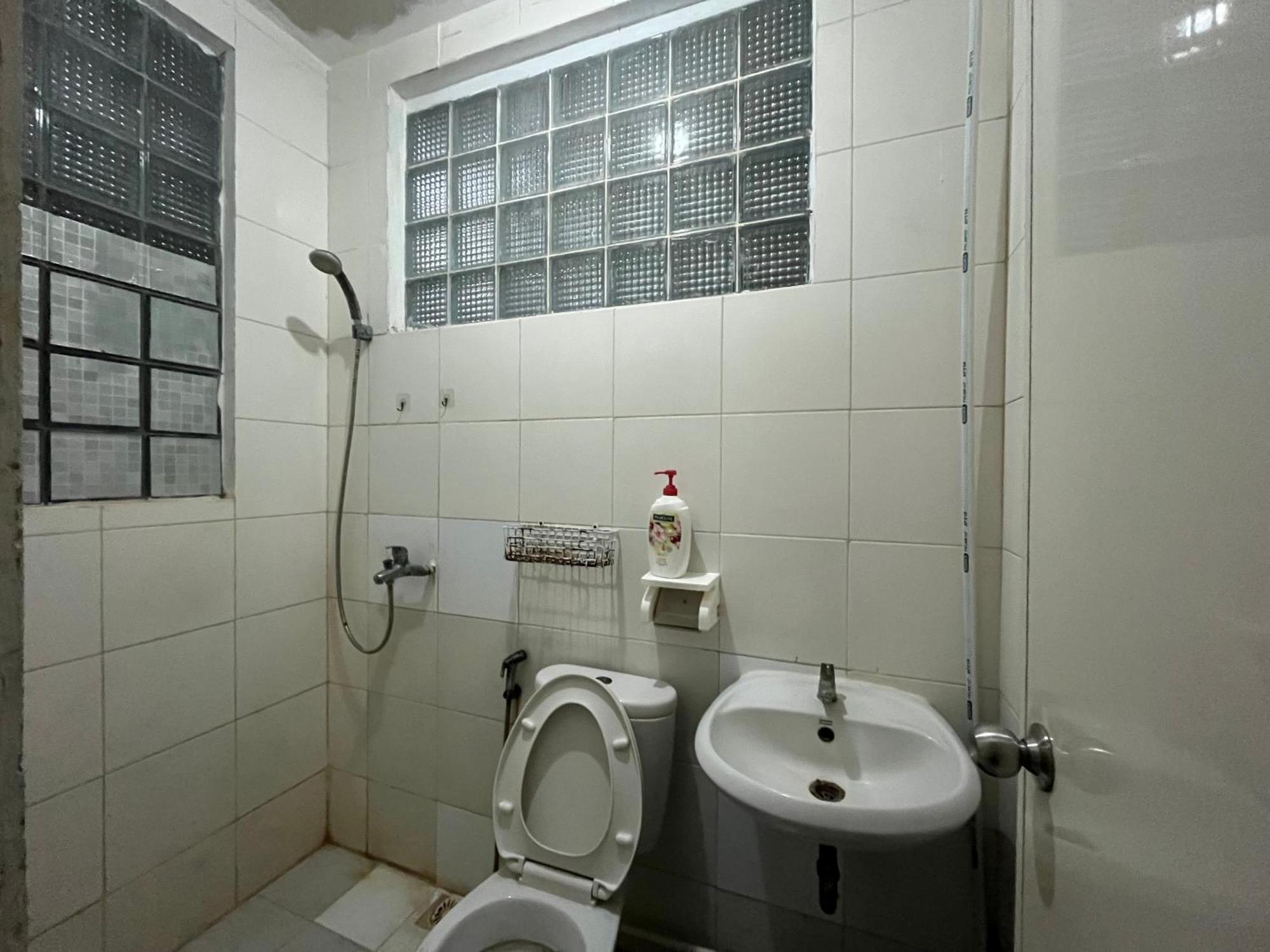Spot On 94142 Al Fatih Residence Syariah 2 Jakarta Buitenkant foto